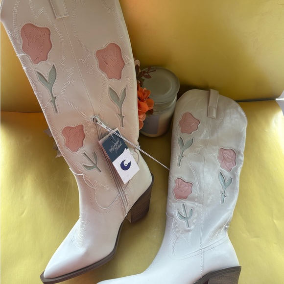 White Western Boots with Memory Foam - Picture 4 of 5